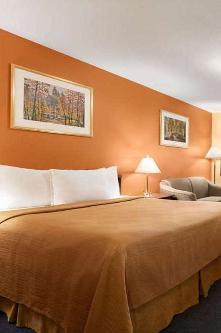 Hotel Travelodge by Wyndham Quesnel photo 1