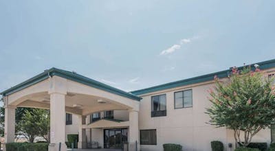 Super 8 by Wyndham Fort Worth Downtown South