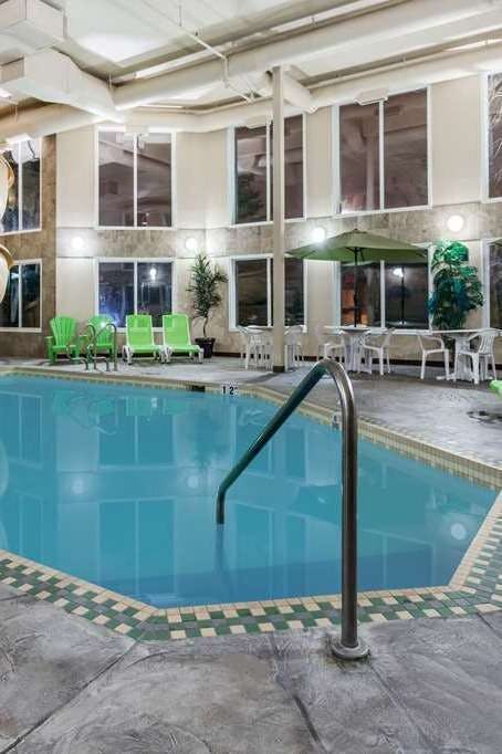 Hotel Wingate by Wyndham Calgary South photo 5