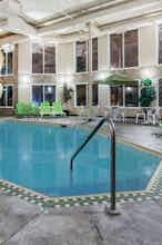 Hotel Wingate by WY Calgary South photo 5