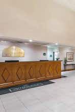 Hotel Wingate by WY Calgary South photo 4