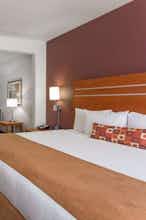 Hotel Wingate by WY Calgary South photo 1