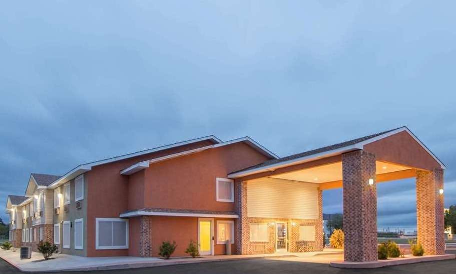 Super 8 by Wyndham Portales