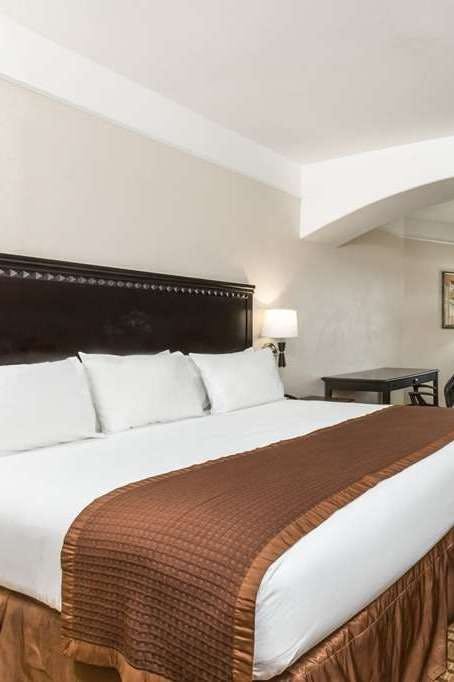 Hotel Baymont by Wyndham Galveston photo 1