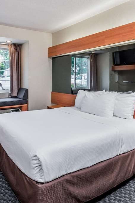 Hotel Microtel Inn & Suites by Wyndham Bethel/Danbury photo 2