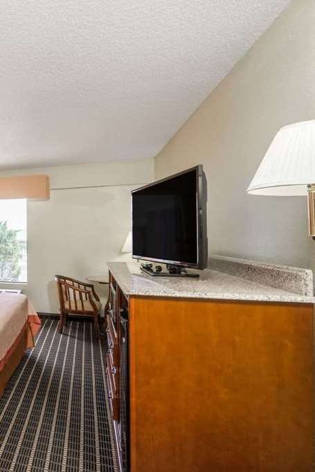 Hotel Super 8 by Wyndham Dandridge photo 3