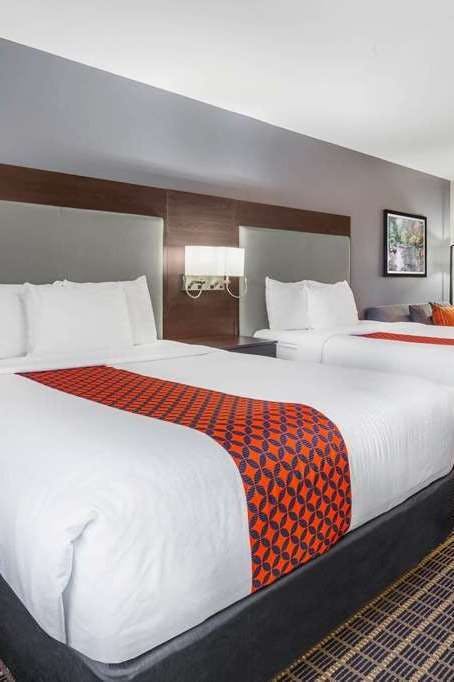 Hotel La Quinta Inn & Suites by Wyndham Rockford photo 2