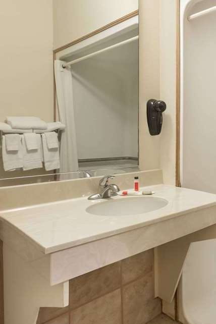 Hotel Super 8 Duson Lafayette Area photo 3