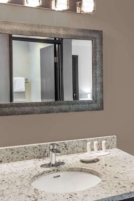 Hotel Baymont by Wyndham Glenview photo 5