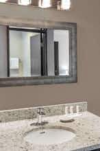 Hotel Baymont Glenview photo 5