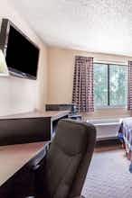 Hotel Super 8 Cleveland TX photo 3