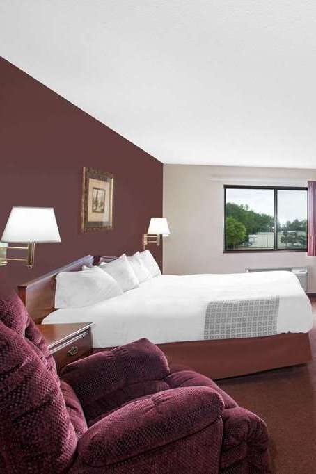 Hotel Super 8 by Wyndham Mason City photo 2