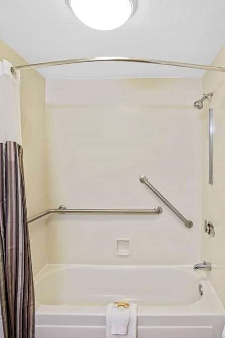 Hotel La Quinta Kingsport Airport photo 4