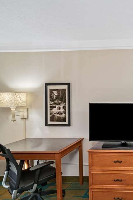 Hotel La Quinta Kingsport Airport photo 5