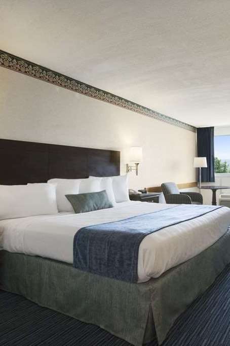 Hotel Days Inn by Wyndham Waynesboro photo 1