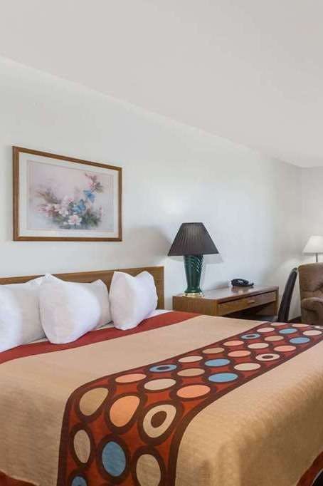 Hotel Super 8 by Wyndham Rexburg photo 2