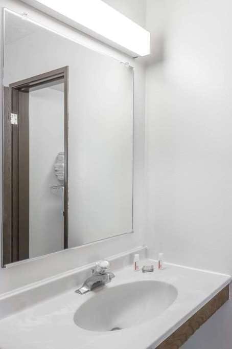 Hotel Super 8 by Wyndham Rexburg photo 5