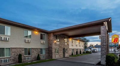 Super 8 by Wyndham Rexburg