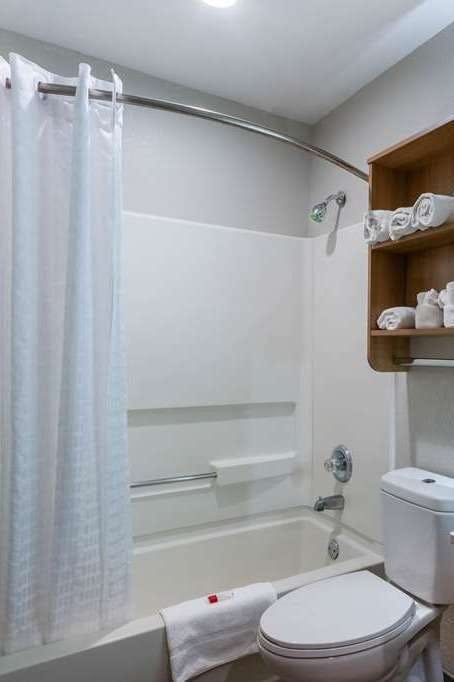 Hotel Microtel Burlington photo 4