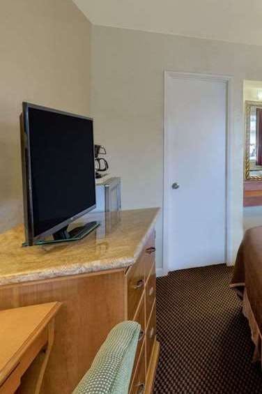 Hotel Travelodge by Wyndham Santa Rosa Wine Country photo 3