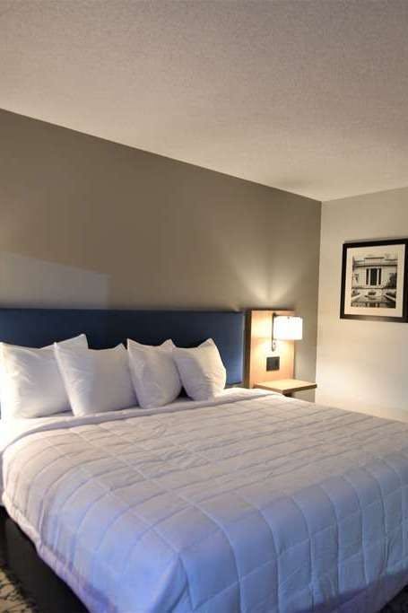 Hotel Baymont by Wyndham Pine Grove I-81 photo 1