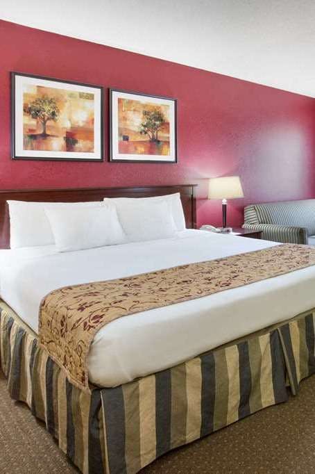 Hotel Ramada by Wyndham Bettendorf photo 1