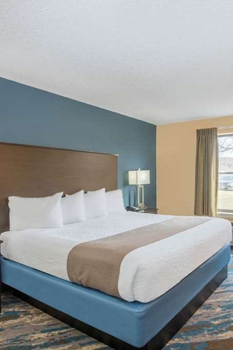 Hotel AmericInn by Wyndham Prairie du Chien photo 1