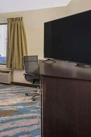 Hotel AmericInn by Wyndham Prairie du Chien photo 2