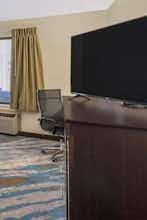 Hotel AmericInn by Wyndham Prairie du Chien photo 2