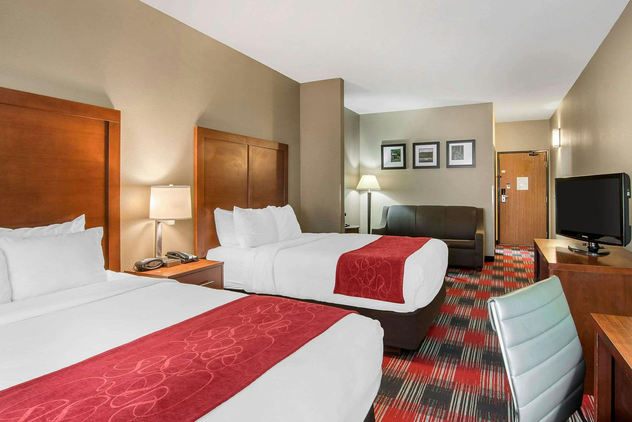 Hotel Comfort Suites Near Vancouver Mall photo 2