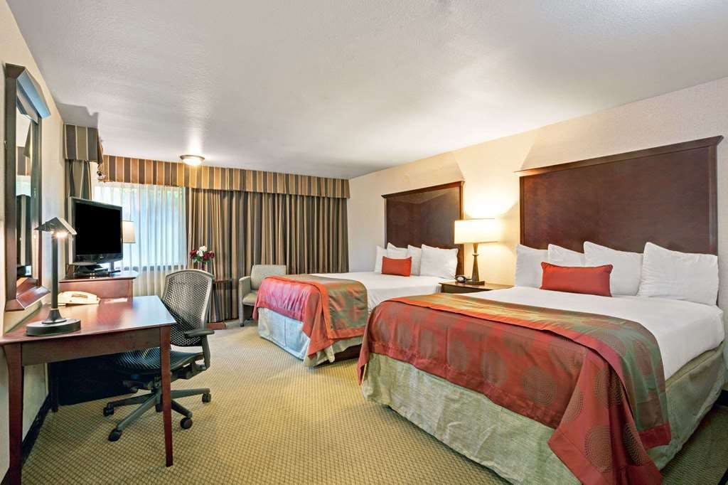 Hotel Ramada by Wyndham Tukwila Southcenter photo 3
