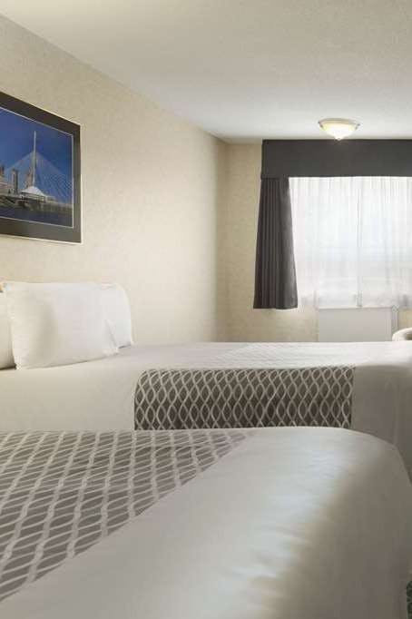 Hotel Travelodge by Wyndham Winnipeg East photo 2