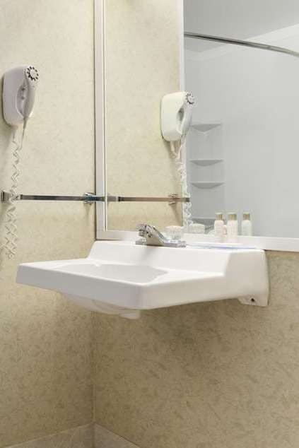 Hotel Travelodge by Wyndham Winnipeg East photo 3