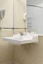 Hotel Travelodge Winnipeg East photo 3