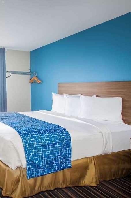 Hotel Travelodge by Wyndham Wahpeton Event Center photo 1