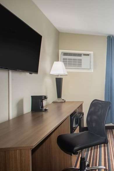 Hotel Travelodge by Wyndham Wahpeton Event Center photo 3