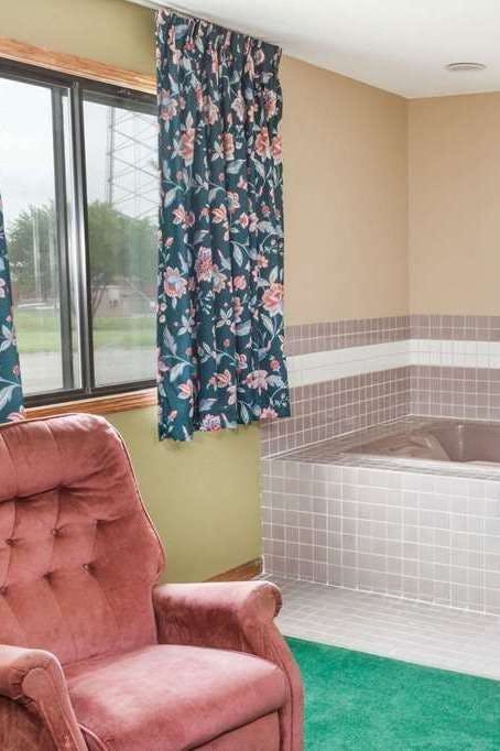 Hotel Super 8 by Wyndham McLean/Bloomington SW photo 5