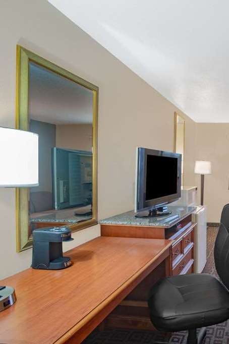 Hotel Super 8 by Wyndham Fort Madison photo 2