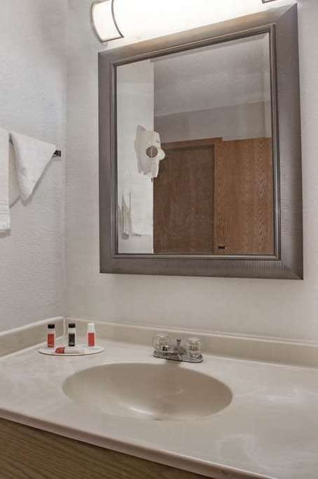 Hotel Super 8 by Wyndham Fort Madison photo 4