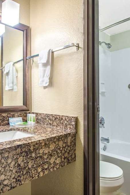 Hotel AmericInn by Wyndham Chippewa Falls photo 4