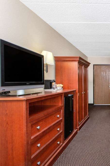 Hotel AmericInn by Wyndham Chippewa Falls photo 2