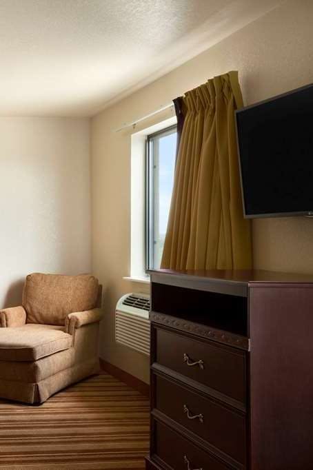 Hotel Super 8 Macon photo 2