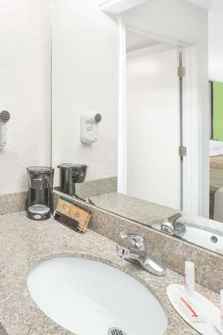 Hotel Super 8 by Wyndham Mobile photo 2