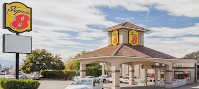 Super 8 Kelowna BC