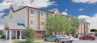 Days Inn and Suites Hutchinson