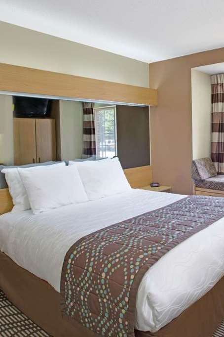 Hotel Microtel Inn & Suites by Wyndham Charlotte/University Place photo 2