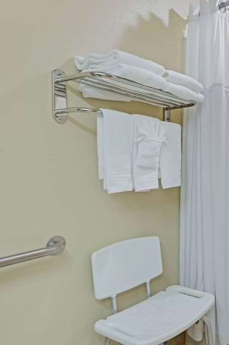 Hotel Microtel Inn & Suites by Wyndham Charlotte/University Place photo 5