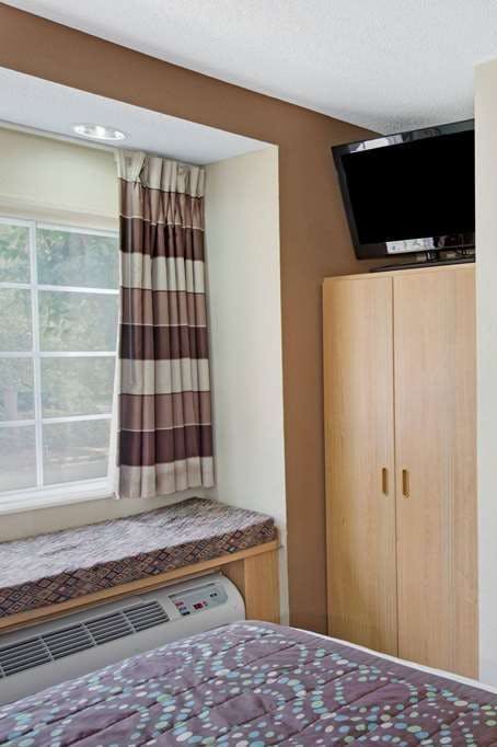 Hotel Microtel Inn & Suites by Wyndham Charlotte/University Place photo 3