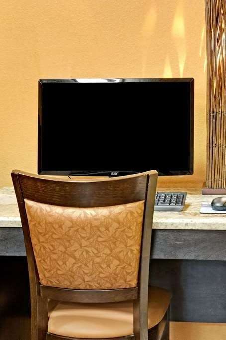 Hotel Microtel Inn & Suites by Wyndham Charlotte/University Place photo 4