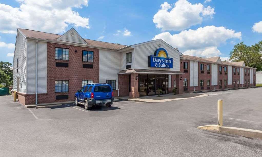 Days Inn & Suites by Wyndham Cambridge